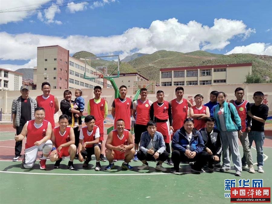（在习近平新时代中国特色社会主义思想指引下——新时代新作为新篇章·习近平总书记关切事·图文互动）（2）青春做伴，西部放歌——走近扎根西部建设边疆的大学生们