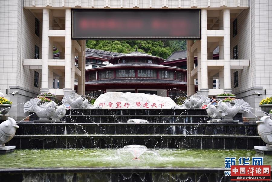 （新华视点·图文互动）（3）学校建漂亮点本无错，为何这所“豪华中学”让人困惑？