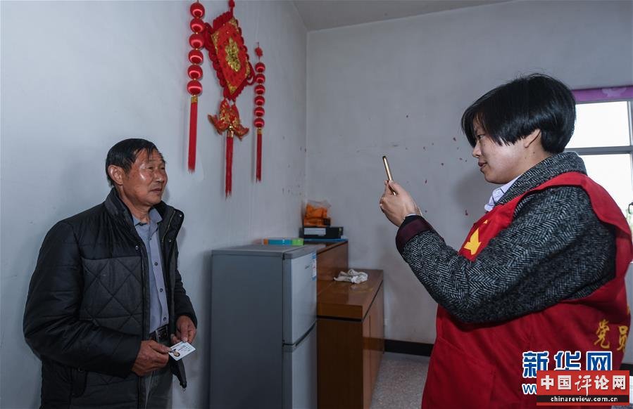 （新华全媒头条·总书记推动的改革身边事·行政体制改革篇·图文互动）（10）特写：追问“一件事”