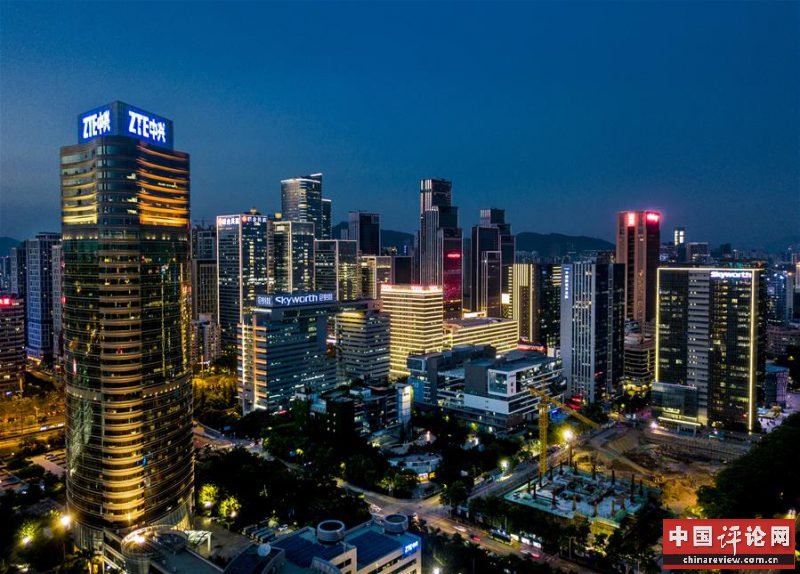 ▲深圳市南山区高新技术产业园夜景。图片来源：视觉中国