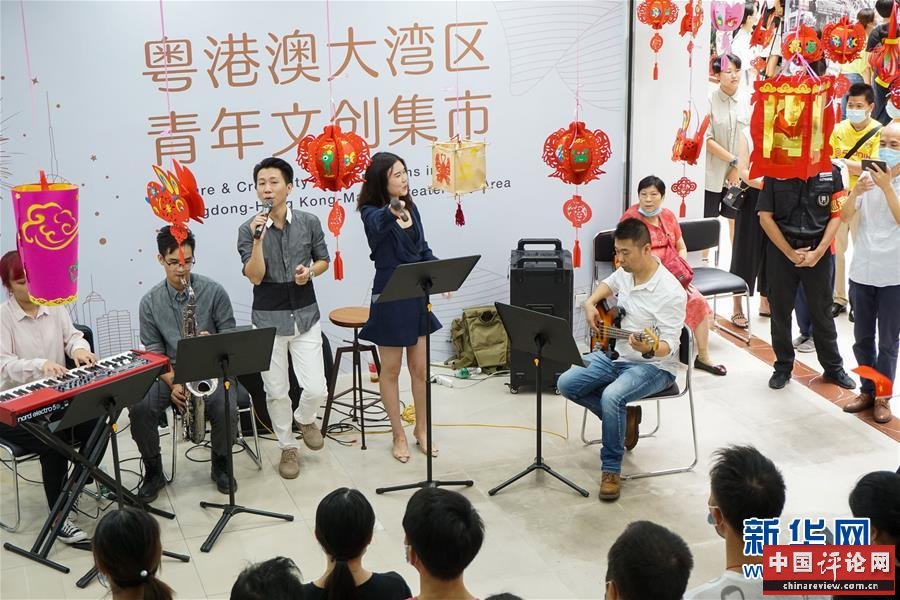 （新华全媒头条·图文互动）（10）流动中国折射复苏新气象——透视“十一”黄金周