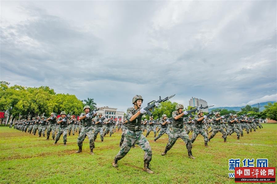 （在习近平强军思想指引下·我们在战位报告·图文互动）（2）千里移防，铁心跟党走——南部战区陆军第75集团军某红军旅政治建军、练兵备战记事