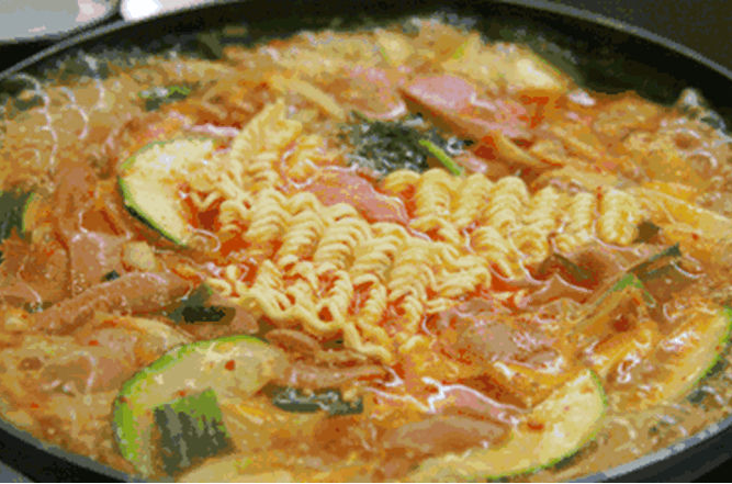 方便面吹起“高端风”，意味着什么？