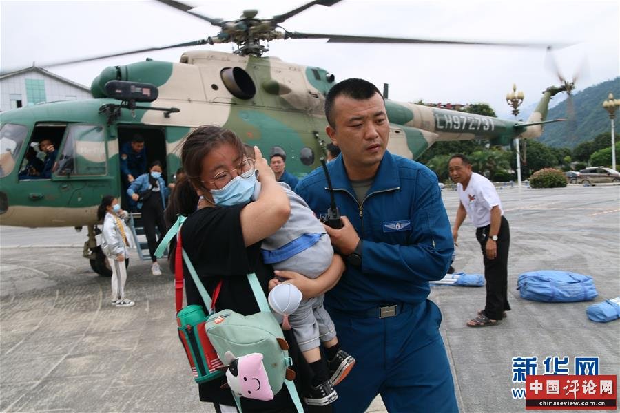 （在习近平强军思想指引下·我们在战位报告·图文互动）（1）将强军使命书写在祖国的蓝天上——陆军第77集团军某陆航旅聚焦练兵备战记事