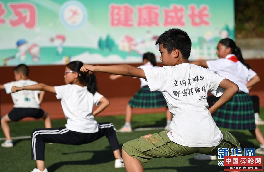 （习近平的小康故事·图文互动）（3）“文明其精神，野蛮其体魄”——习近平同少年儿童的故事