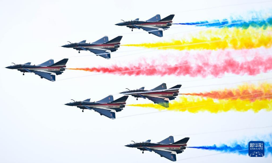 “陆海空天电网”齐聚 第十四届中国航展开幕
