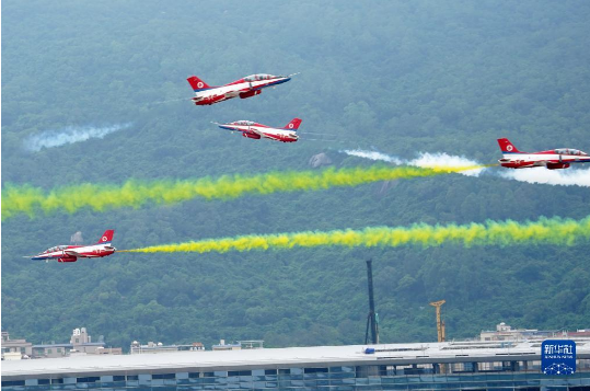 空军50型武器装备集中亮相