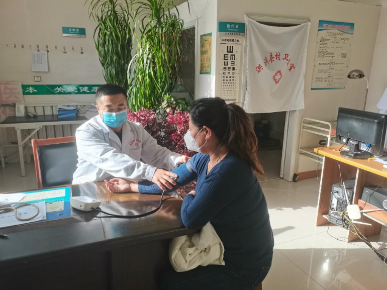 新春走基层丨黄土塬村医的春节坚守