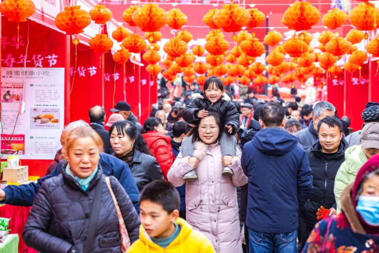 年货新场景 年味意更浓——节前全国多地年货市场消费观察