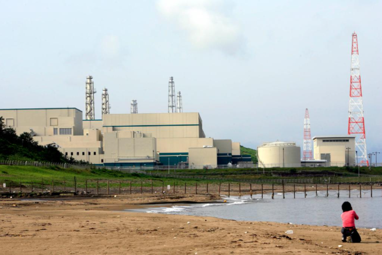 准备重启　日本最大核电站开始装填核燃料
