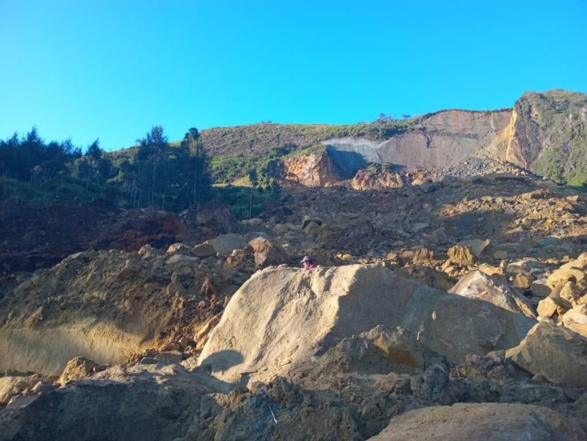 巴新山体滑坡致逾2000人被埋